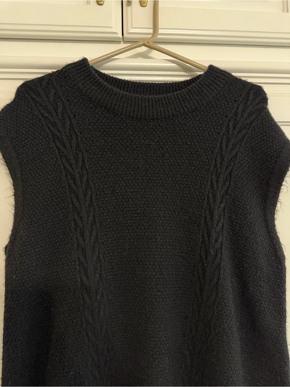 Source Unknown Black Cable-Stitch Sleeveless Crew Sweater